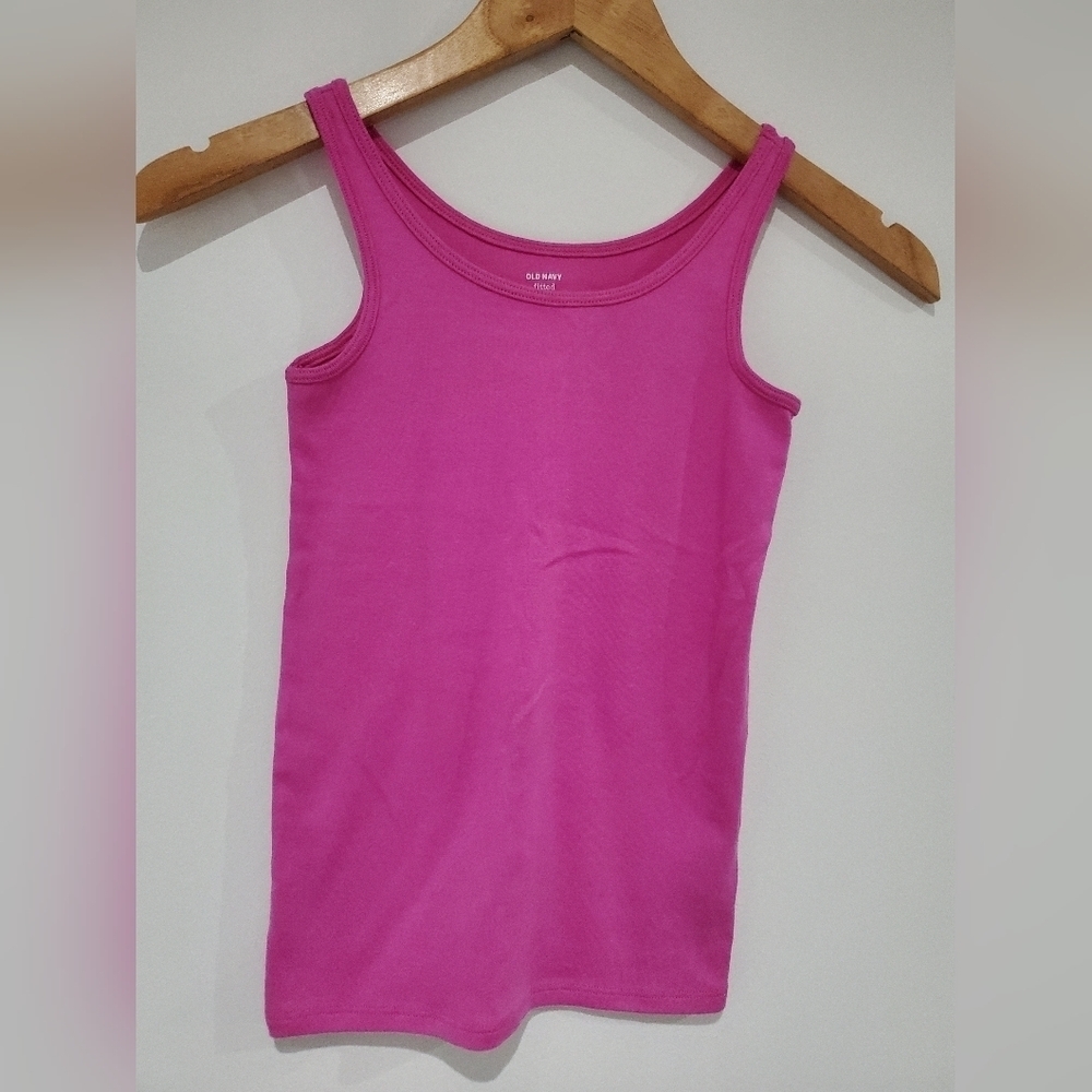 ⚡️3 for $15⚡️ Pink fitted tank top old navy size 8